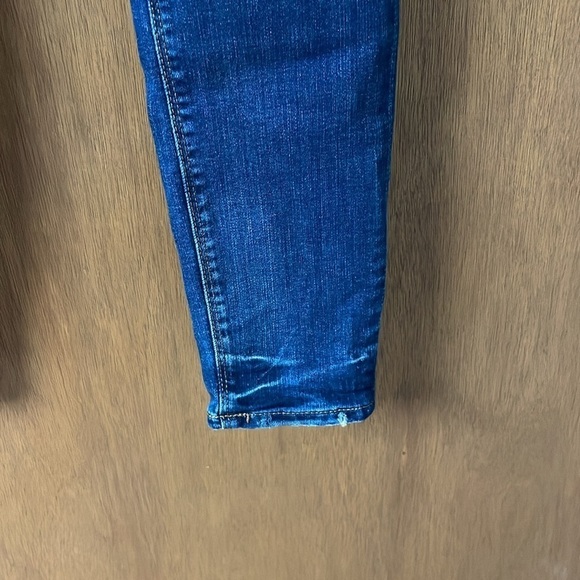 Express size 6 dark wash destress mid-rise jegging
jeans - Picture 3 of 14
